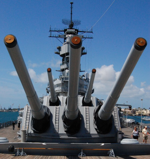 The guns of the Big Mo'