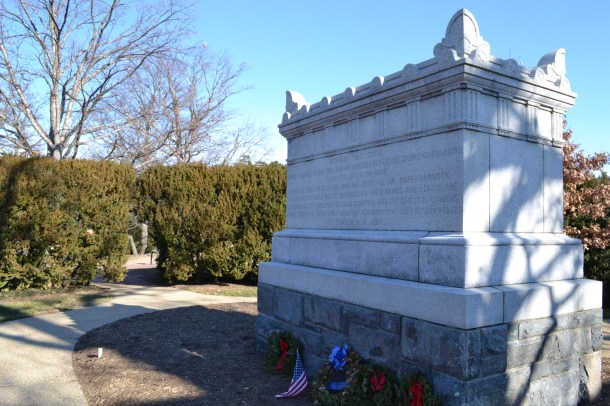 A mass Civil War grave outside the Arlington House