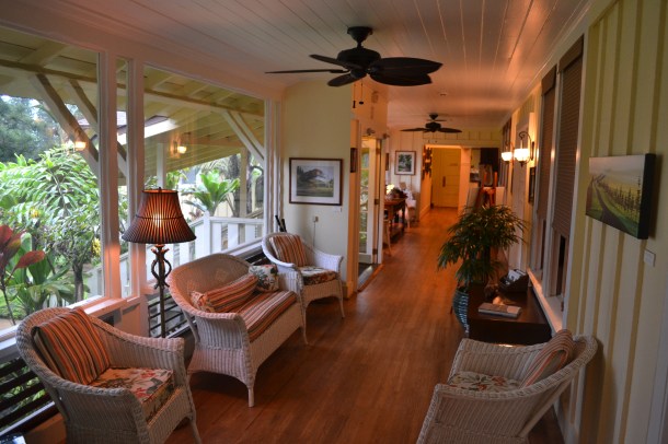 The Hotel Lanai's lobby