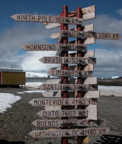 Which way from Arctowski?