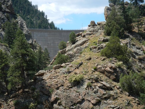Hiking in Colorado Waterton Canyon Strontia Springs Reservoir Dam