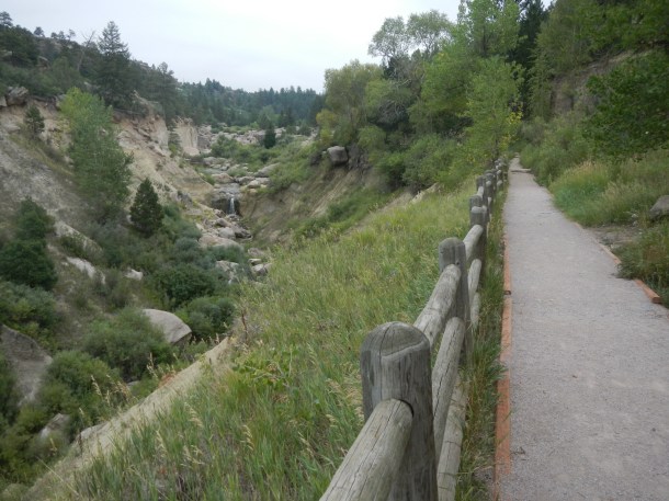 Following the trail into Castlewood Canyon